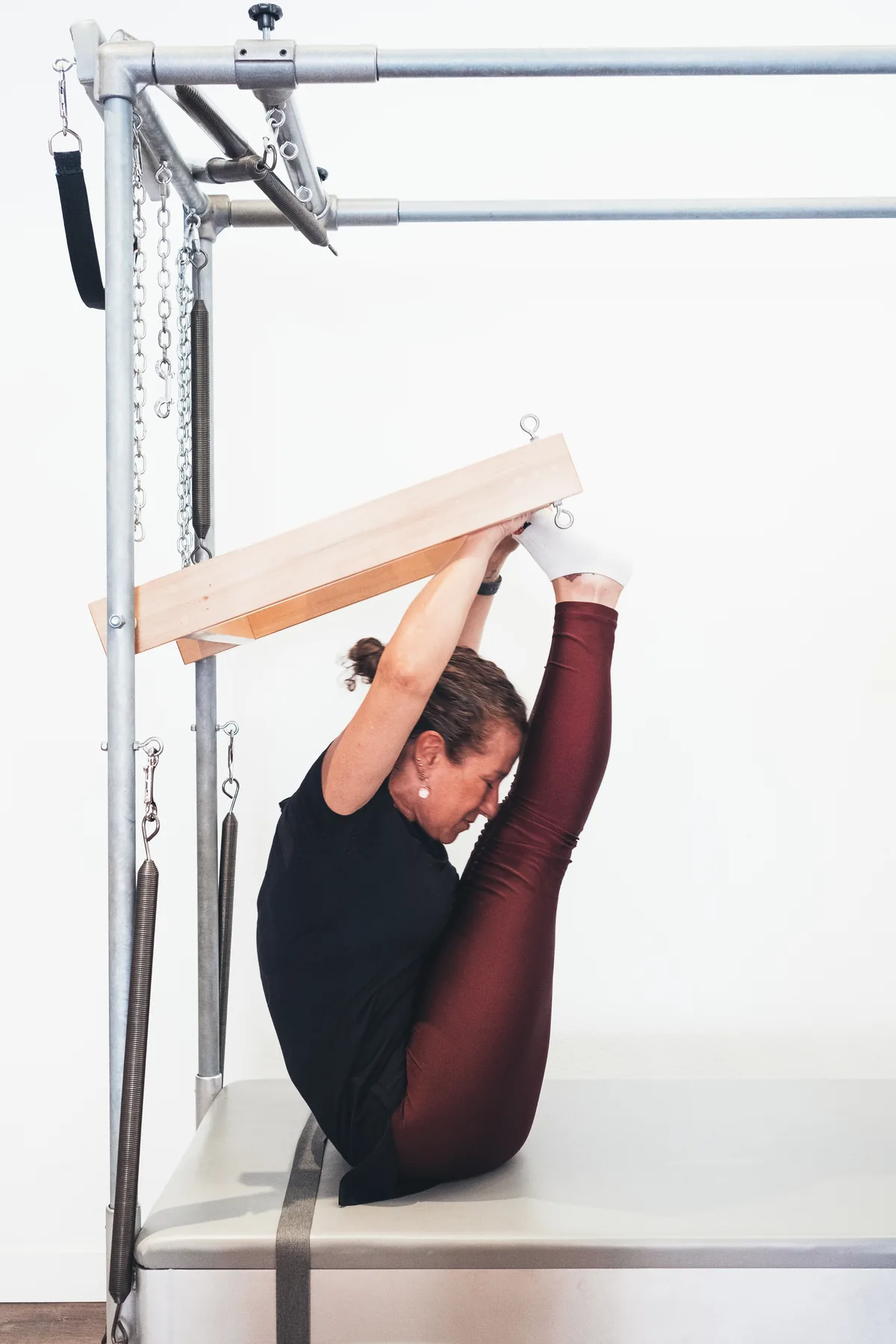 Execution of the Monkey exercise on the Push-Through Bar