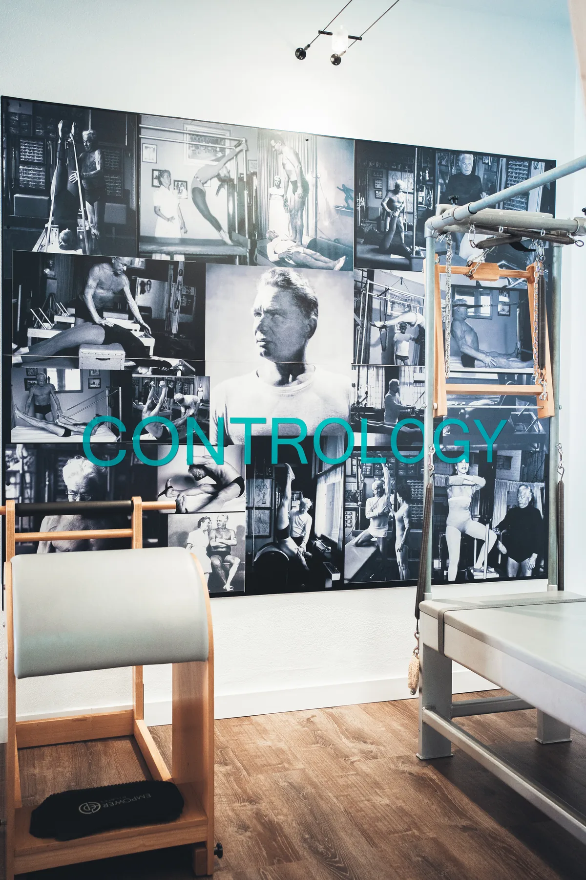 Estúdio Pilates Cascais interior with classical apparatus and wall units